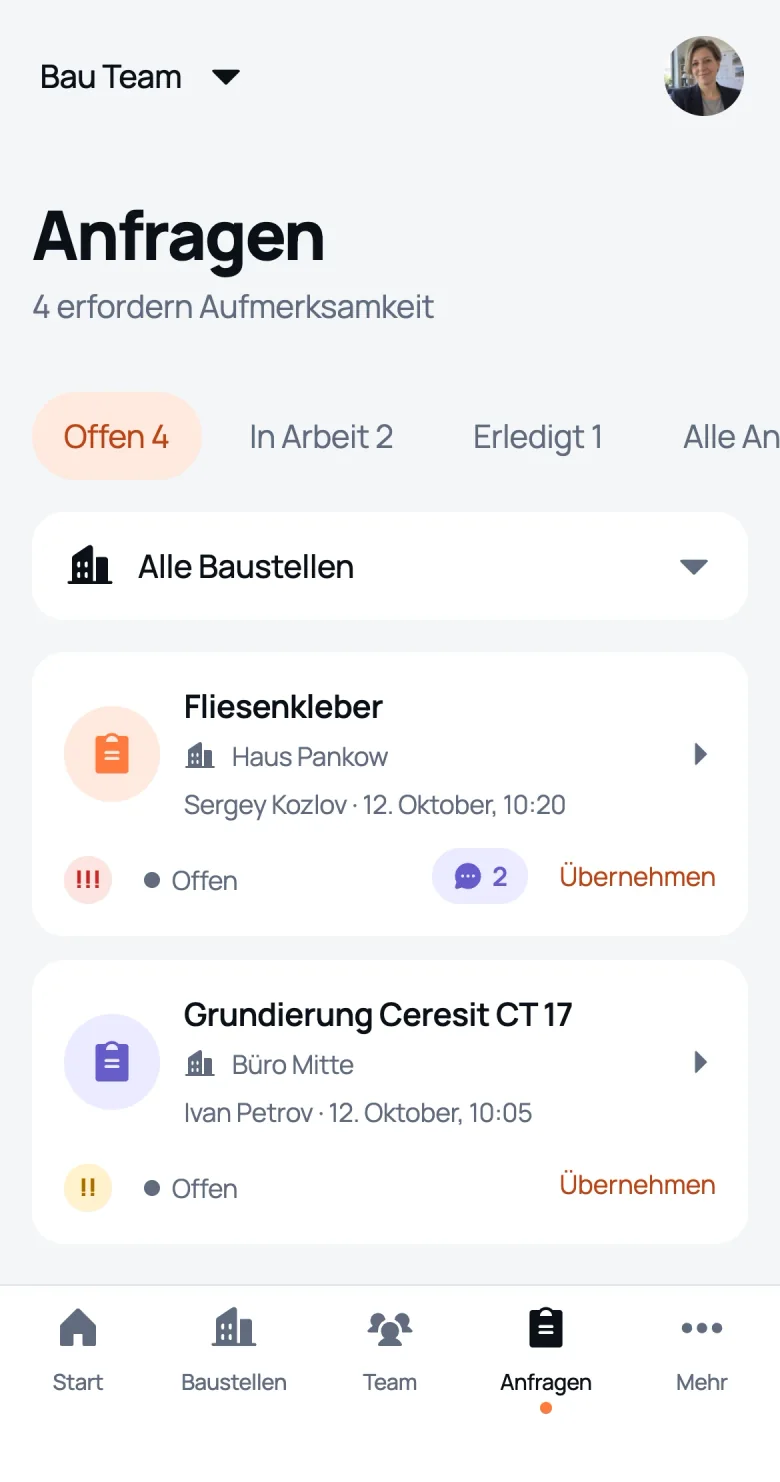 Liste der Materialanforderungen in We Do Bau: offen, in Arbeit und erledigt, dringende rot markiert