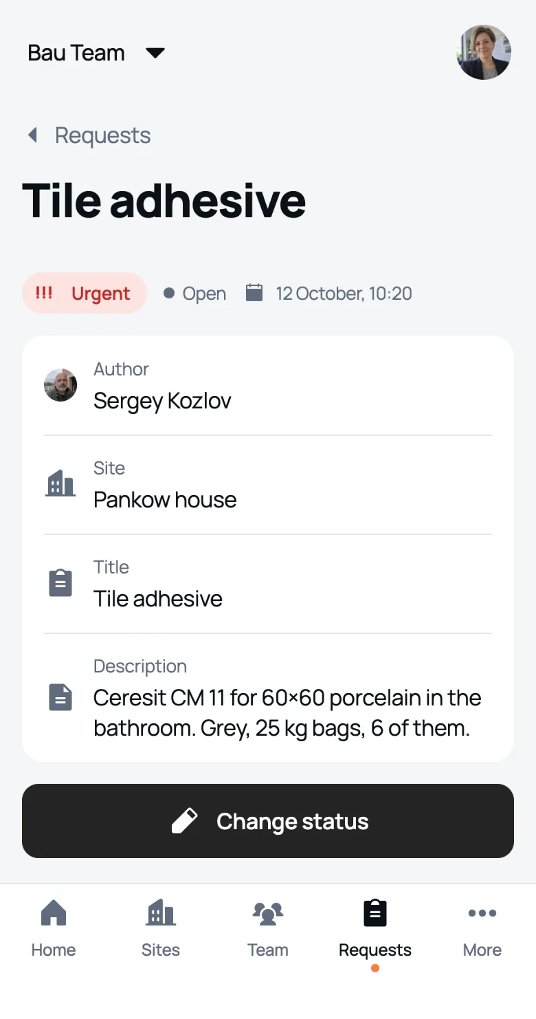 An urgent tile adhesive request as the manager sees it: status, author, site, description and the “Change status” button