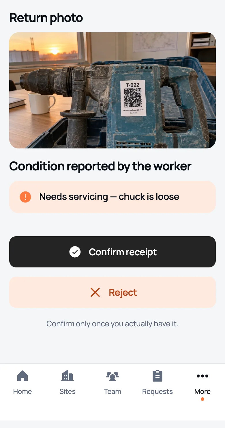 Return of hammer drill T-022 as the manager sees it: the return photo, the condition as the worker reported it, “Confirm receipt” and “Decline” buttons