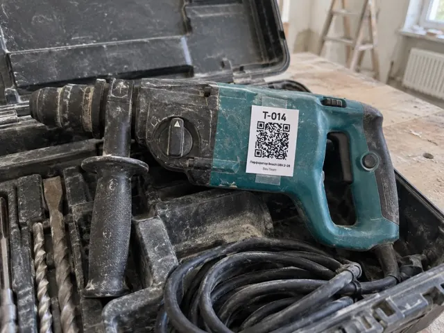 Bosch hammer drill with QR code T-014
