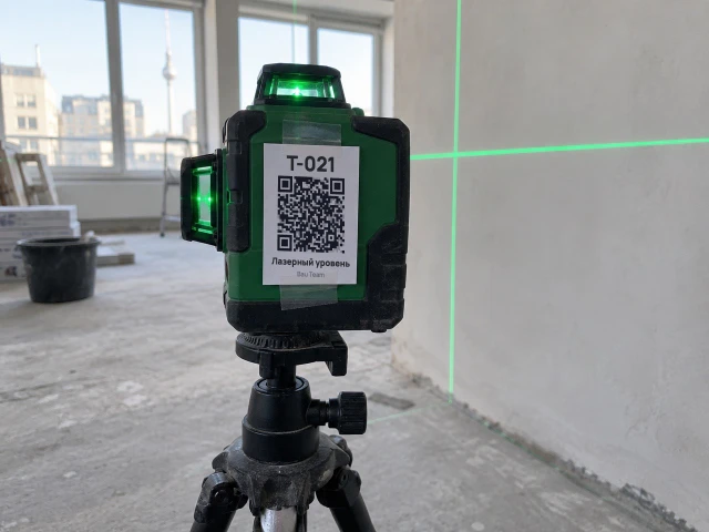 Laser level with QR code T-021